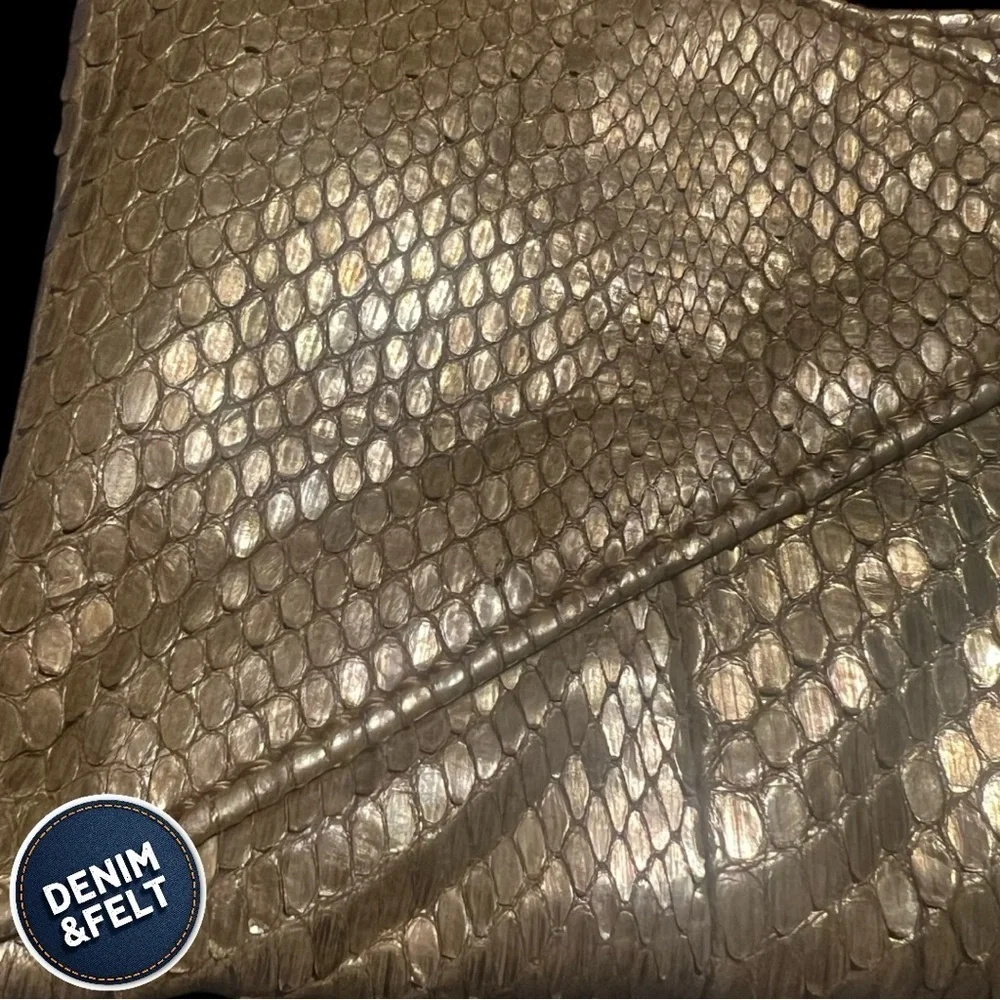 Michael Kors Womens Gold Embossed Reptile Skin Envelope Clutch Bag/Crossbody 🐍 - Picture 10 of 14